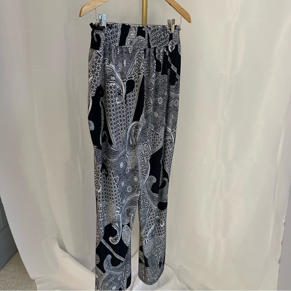 Style by Harve Bernard wide leg black and white paisley print pants. 2X - Picture 4 of 7
